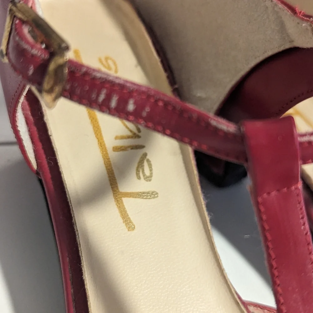Vintage Talbots Red Leather T-Strap Kitten Heels - Picture 15 of 16
